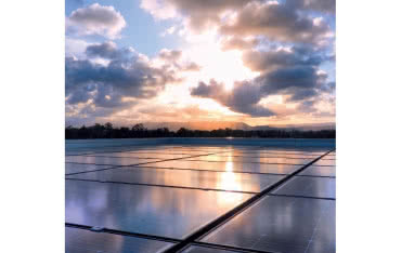 Izolowanie dachów płaskich z instalacją fotowoltaiczną