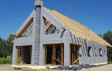 Dom z betonu: etapy budowy, technologie i koszty robót