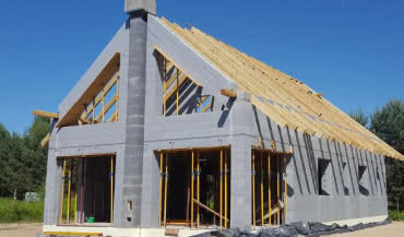 Dom z betonu: etapy budowy, technologie i koszty robót