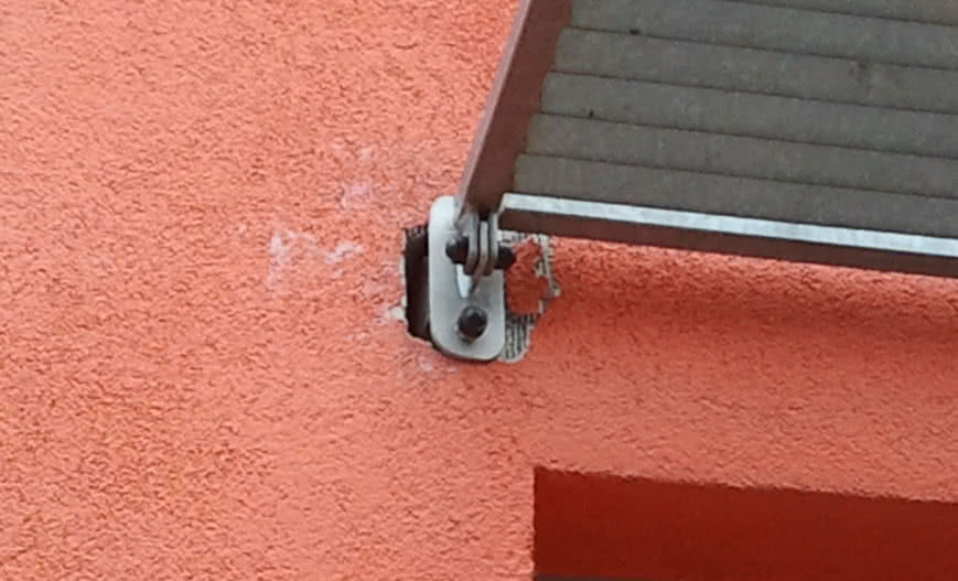 Jak zabezpieczyć elewację przed nieestetycznymi zaciekami i pęknięciami?