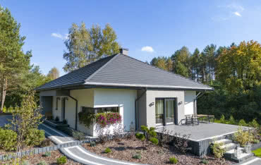 Płaska Plus od Pruszyński – idealna blachodachówka panelowa do nowoczesnych domów