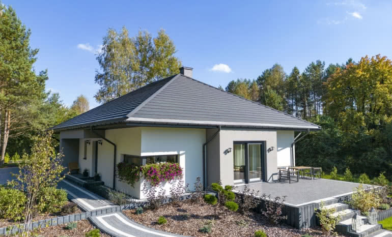 Płaska Plus od Pruszyński – idealna blachodachówka panelowa do nowoczesnych domów