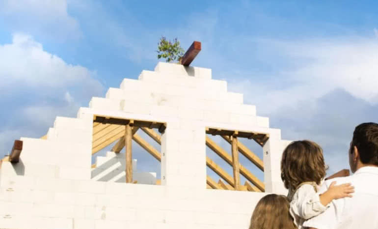 Wybór materiału na ściany. Porównanie systemów YTONG oraz IZODOM