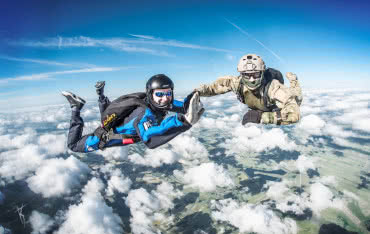 Termo Organika wspiera charytatywne skoki spadochronowe