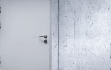 Drzwi antywłamaniowe specjalnego przeznaczenia – do banków i cel więziennych