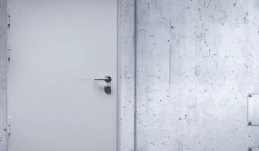 Drzwi antywłamaniowe specjalnego przeznaczenia – do banków i cel więziennych