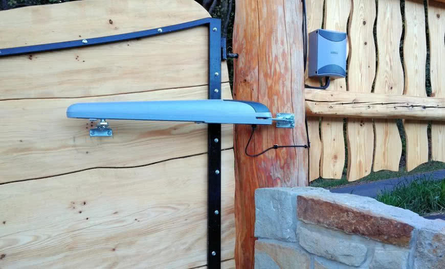 Najczęstsze błędy podczas wyboru i montażu automatyki do bramy skrzydłowej