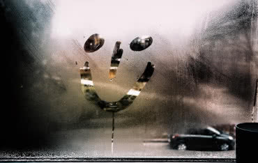 Dlaczego szyby parują? 