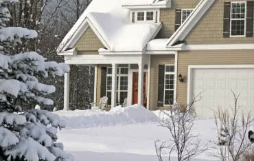 Montaż gontów bitumicznych w okresie zimowym