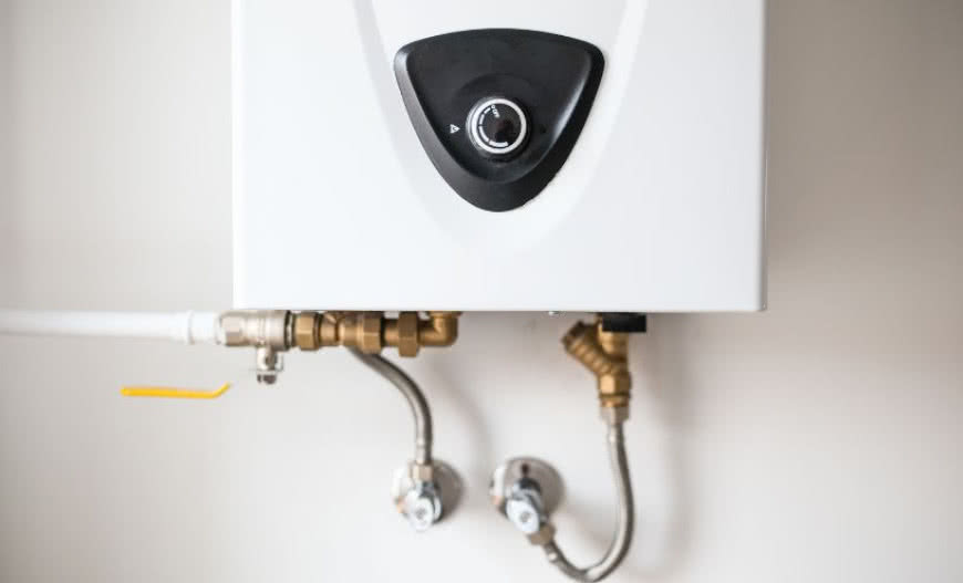 Podgrzewacze przepływowe do łazienki – ciepła woda bez czekania
