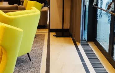 Klimakonwektory kanałowe CVK w Hilton Garden Inn Kraków Airport