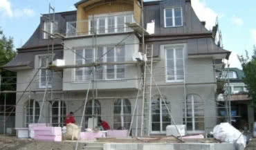 Czy będziemy mieszkać taniej i zdrowiej? Wpływ unijnych dyrektyw na polską branżę budowlaną