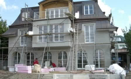 Czy będziemy mieszkać taniej i zdrowiej? Wpływ unijnych dyrektyw na polską branżę budowlaną