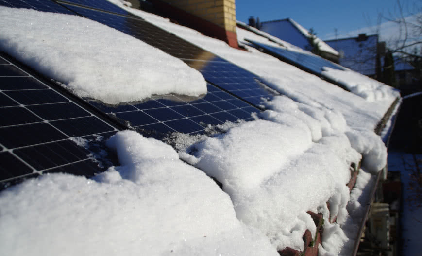 Fotowoltaika zimą – jak działa? Sprawność paneli PV w niskich temperaturach
