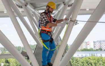 Zabezpieczenia stosowane podczas prac budowlanych na wysokości