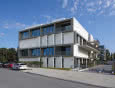 Hybrid House z oknami Schüco