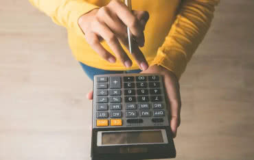 Ile wełny na poddasze? Jak obliczyć, ile kupić?