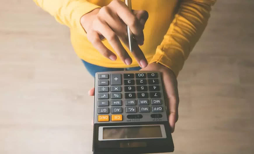 Ile wełny na poddasze? Jak obliczyć, ile kupić?