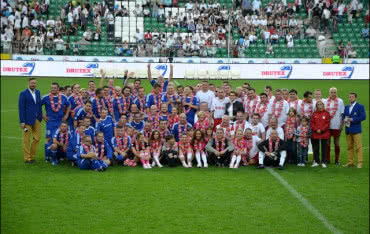 DRUTEX partnerem meczu Politycy kontra Gwiazdy TVN