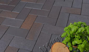 Układanie bruku klinkierowego krok po kroku