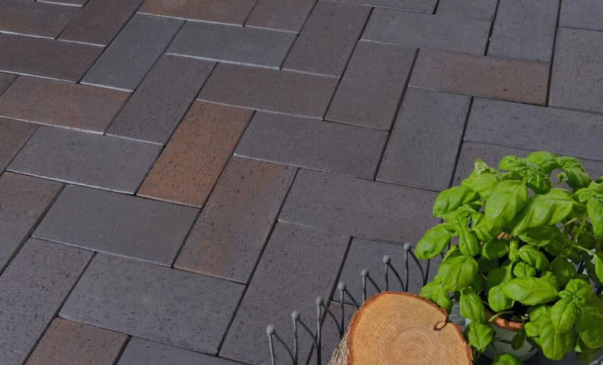 Układanie bruku klinkierowego krok po kroku