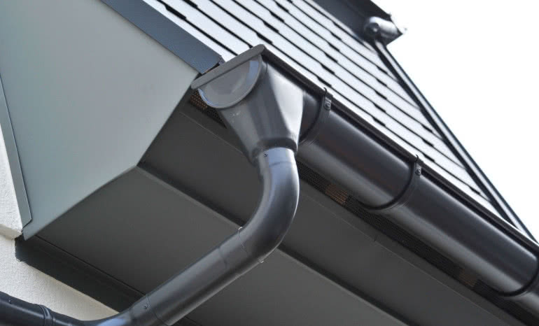 Jakie rynny wybrać - plastikowe czy metalowe?