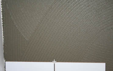 Jak prawidłowo wykonać montaż płytek ceramicznych?