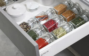 Sposoby na porządek w kuchennej szufladzie