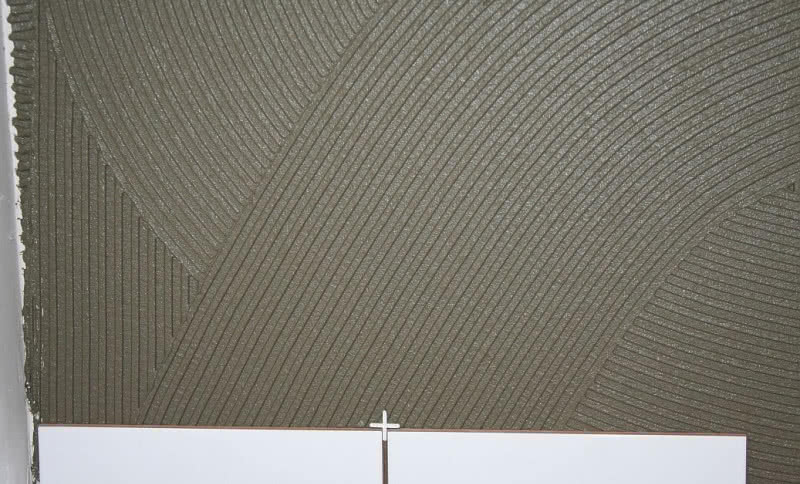 Jak prawidłowo wykonać montaż płytek ceramicznych?