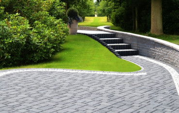 Kostka brukowa na taras, chodnik i schody – poradnik inwestora 