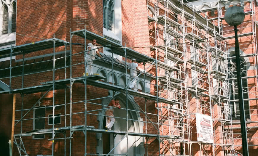 Jak skutecznie przeprowadzić renowację zabytkowych obiektów?