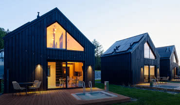 Jakie okna i drzwi do domu w stylu stodoła?