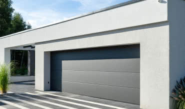 Brama garażowa przyszłości: 5 funkcji, które Cię zaskoczą