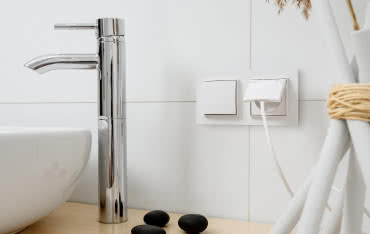 Gniazda bryzgoszczelne serii MINI