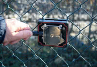 Ochrona sensorowa montowana na ogrodzeniu każdego typu. System może zlokalizować miejsce wtargnięcia intruza z dokładnością do 1 m