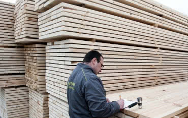 Jakie krajowe gatunki drewna nadają się na taras?