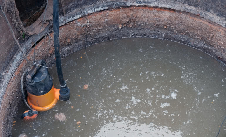 Pompa do szamba: z rozdrabniaczem czy bez? Oto różnice, o których musisz wiedzieć