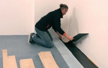 Jak wyremontować podłogę z płytek, paneli bądź klepek?