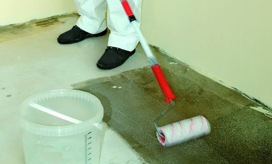 Kiedy wymagane jest gruntowanie podłoża, a kiedy można je pominąć?