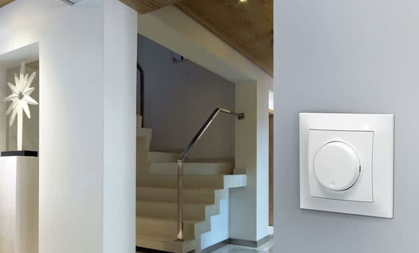 Łączniki i gniazda elektryczne - o czym pamiętać przy wyborze?