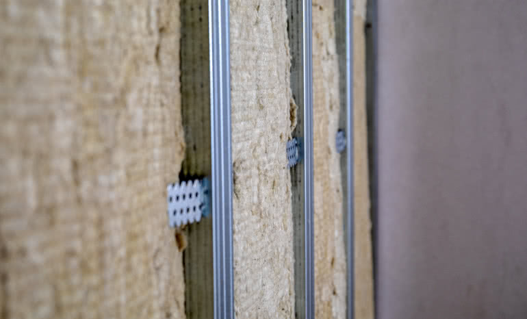 Lekka ścianka działowa z wełną mineralną – instrukcja montażu od A do Z