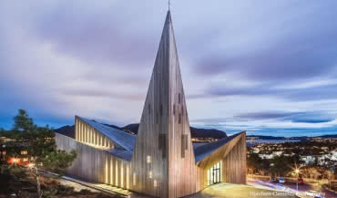 Kościół w Knarvik z szybami marki Pilkington