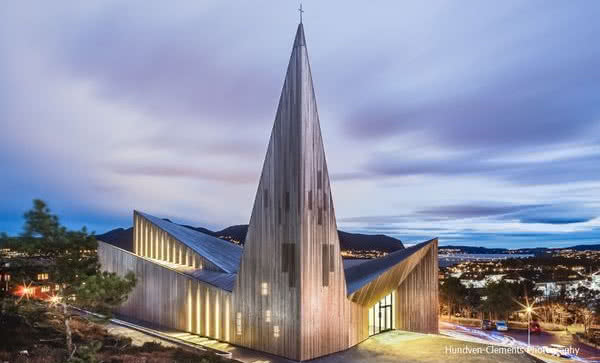 Kościół w Knarvik z szybami marki Pilkington