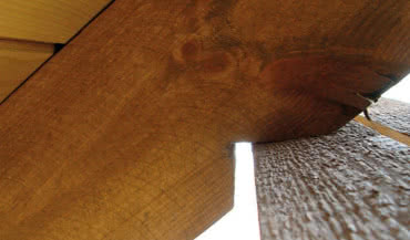 Jak zabezpieczyć więźbę dachową przed rozporem?