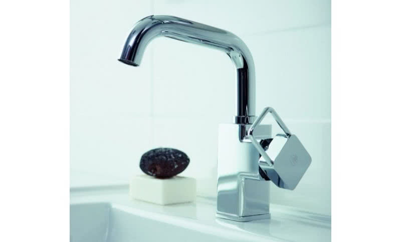 Jak optycznie powiększyć małą łazienkę?