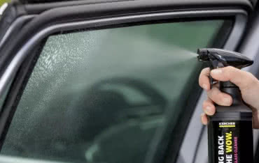 Jak umyć szyby w aucie od zewnątrz i od środka? 