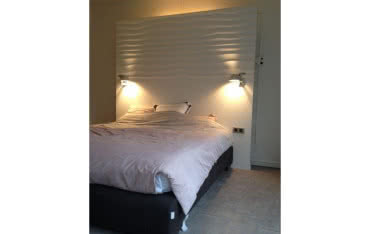 Jakie są najnowsze trendy w dekorowaniu ścian?