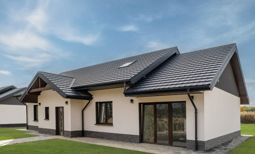 Jakie są aktualne ceny blachodachówki? Od czego zależą?