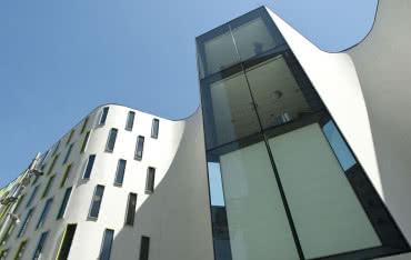 Bezspoinowa elewacja wentylowana z tynkiem – sprawdź, jak działa system StoVentec R