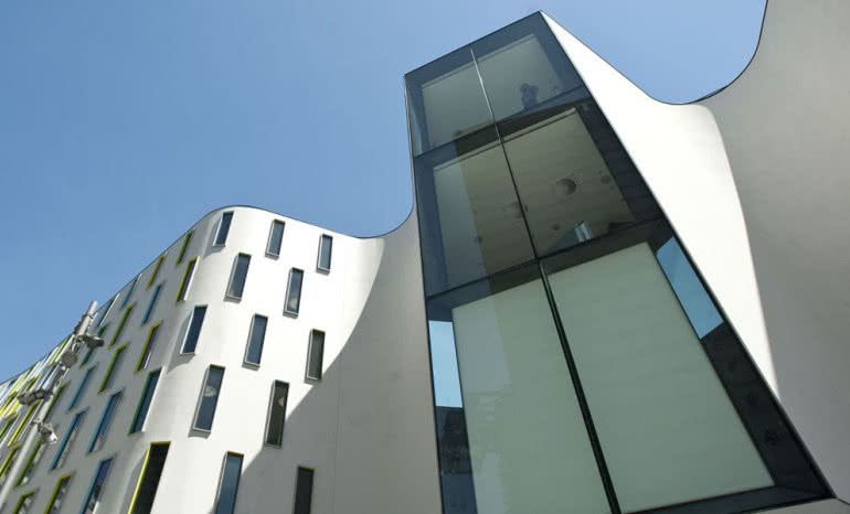 Bezspoinowa elewacja wentylowana z tynkiem – sprawdź, jak działa system StoVentec R